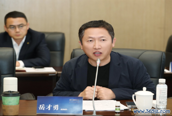 新浪党委副书记、新浪财经政府事业部总经理岳才勇致辞